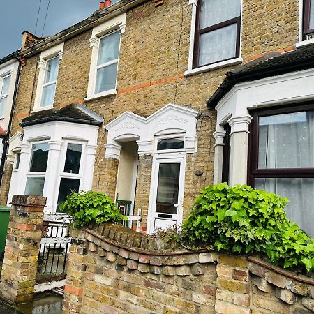 2 Bedroom Double Bed In East Londra Exterior foto