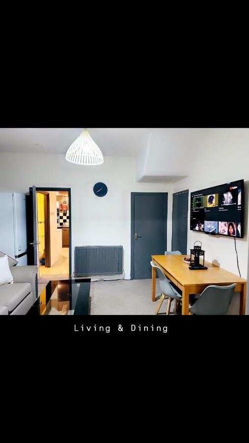 2 Bedroom Double Bed In East Londra Exterior foto