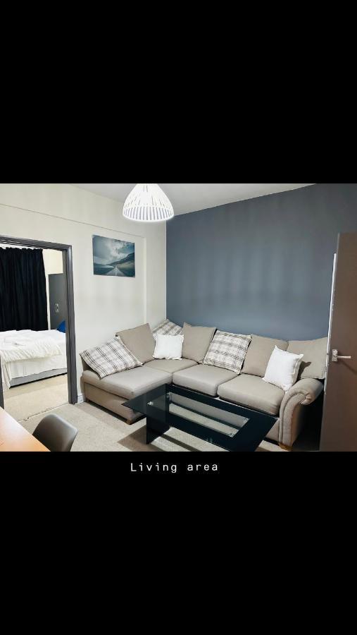 2 Bedroom Double Bed In East Londra Exterior foto